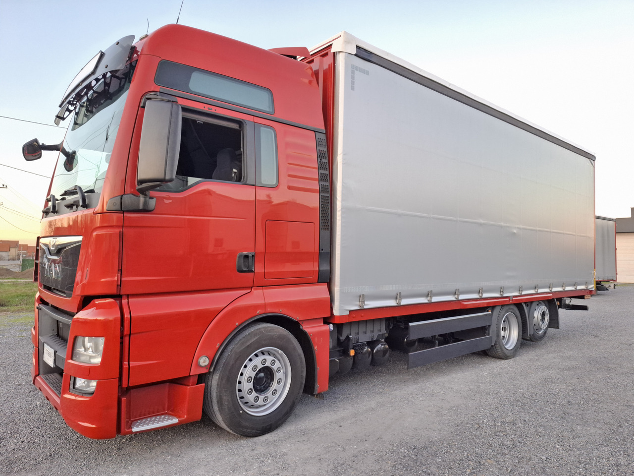 MAN TGX 26.440 E6 - Plane LKW: das Bild 2 MAN TGX 26.440 E6 - Plane LKW: das Bild 2