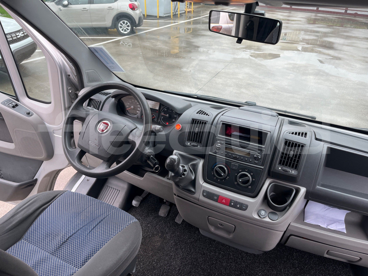 Kleinbus, Personentransporter Fiat Ducato: das Bild 17