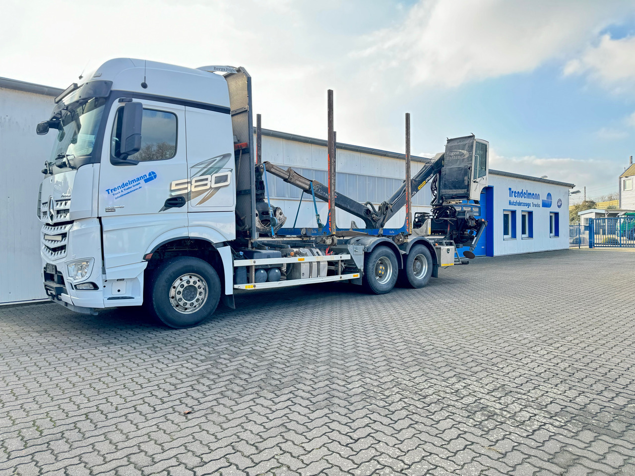 Mercedes Arocs 3358 L 6x4 Radstand 4500 Arocs 3358 L 6x4 Blatt-Luft Gefedert - Holztransporter: das Bild 3 Mercedes Arocs 3358 L 6x4 Radstand 4500 Arocs 3358 L 6x4 Blatt-Luft Gefedert - Holztransporter: das Bild 3