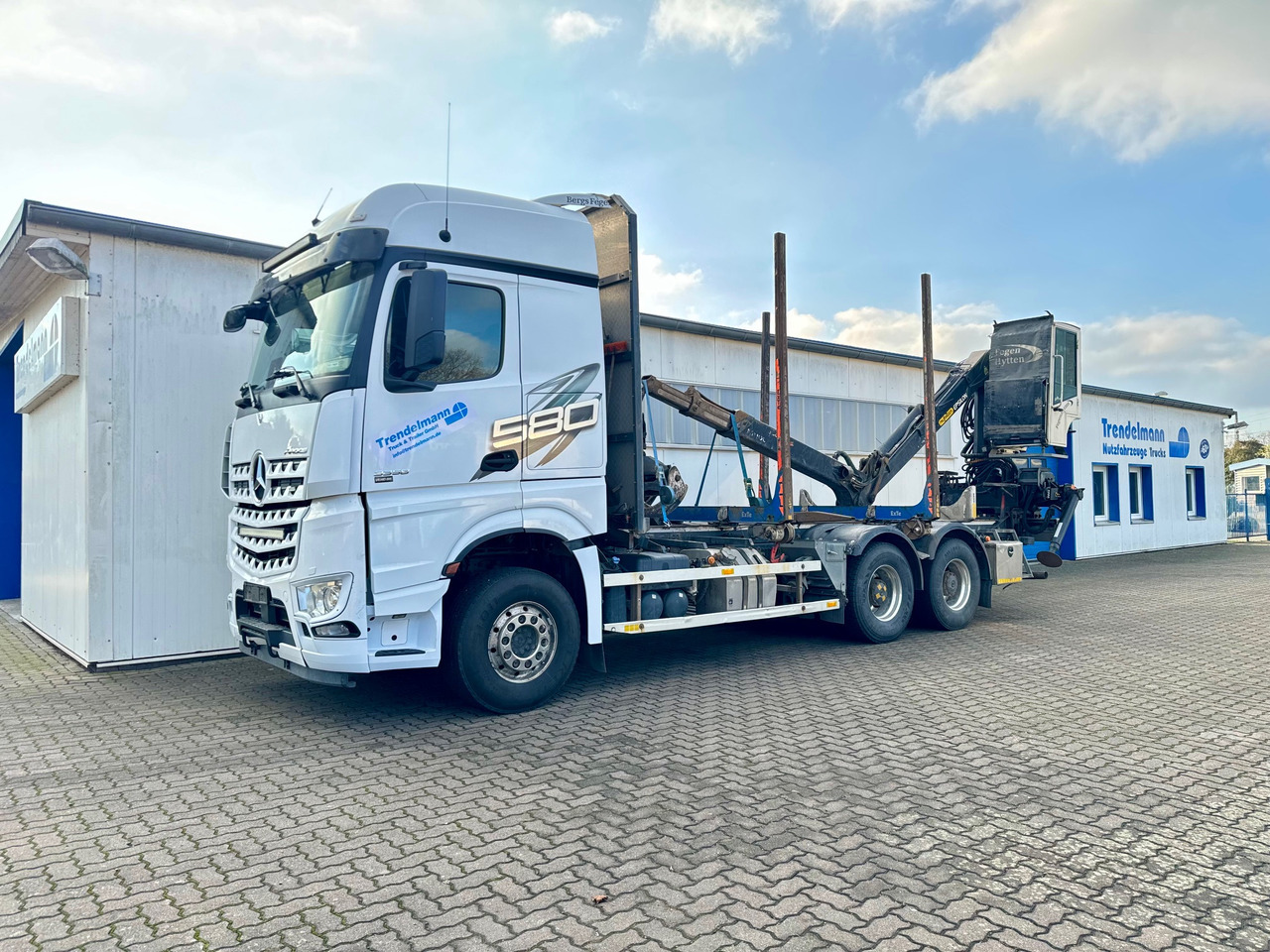 Mercedes Arocs 3358 L 6x4 Radstand 4500 Arocs 3358 L 6x4 Blatt-Luft Gefedert - Holztransporter: das Bild 1 Mercedes Arocs 3358 L 6x4 Radstand 4500 Arocs 3358 L 6x4 Blatt-Luft Gefedert - Holztransporter: das Bild 1