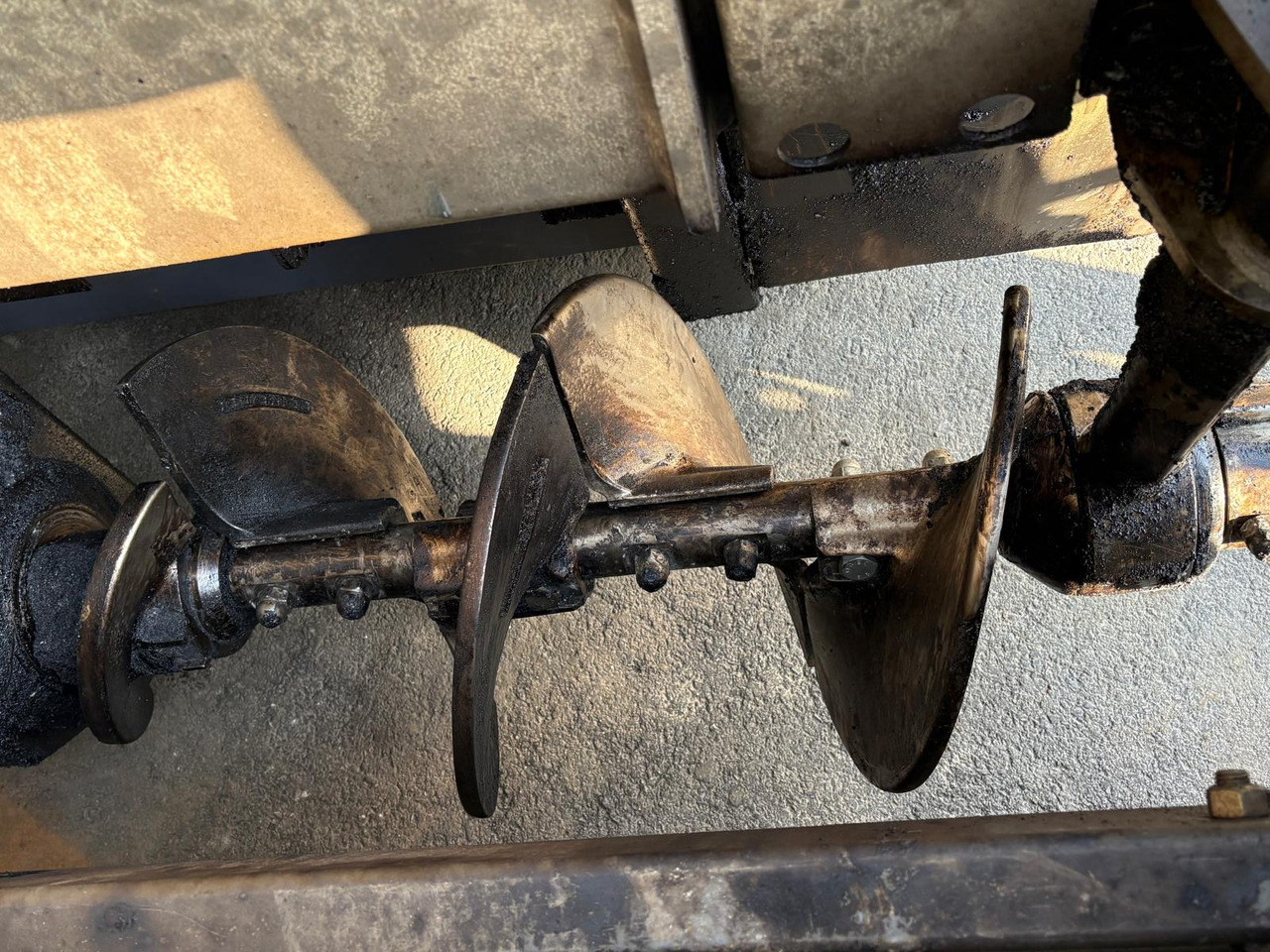 Asphaltfertiger/ Straßenfertiger VÖGELE SUPER 2100-3i: das Bild 12 Asphaltfertiger/ Straßenfertiger VÖGELE SUPER 2100-3i: das Bild 12