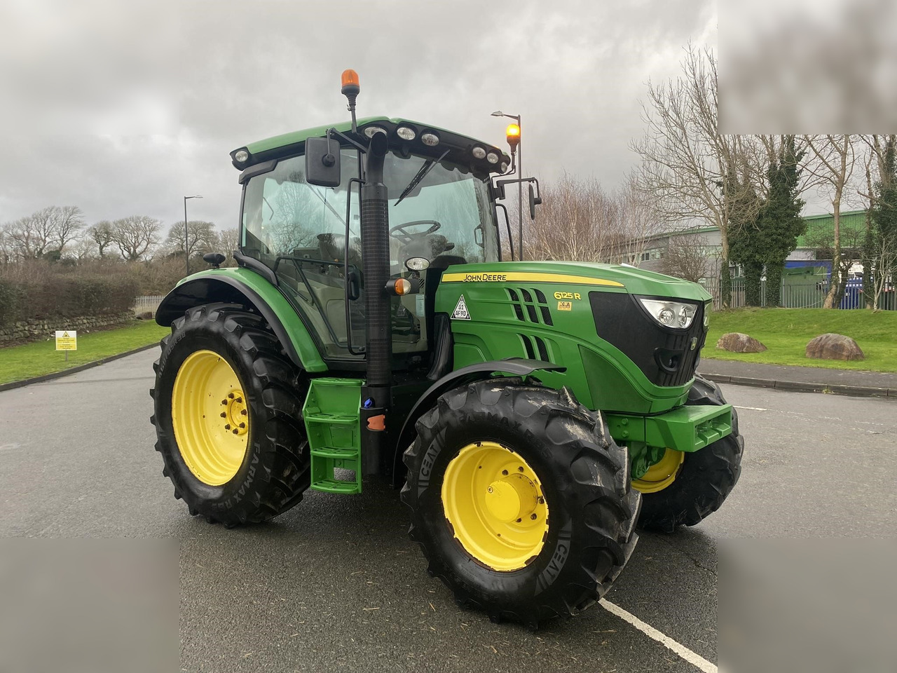 2012 JOHN DEERE 6125R - Traktor: das Bild 1 2012 JOHN DEERE 6125R - Traktor: das Bild 1