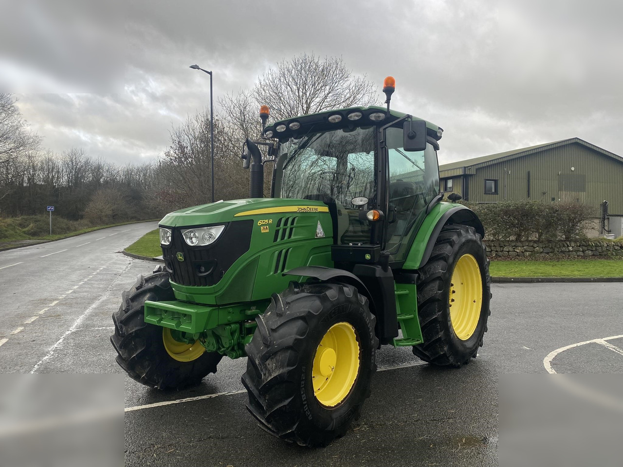 2012 JOHN DEERE 6125R - Traktor: das Bild 2 2012 JOHN DEERE 6125R - Traktor: das Bild 2