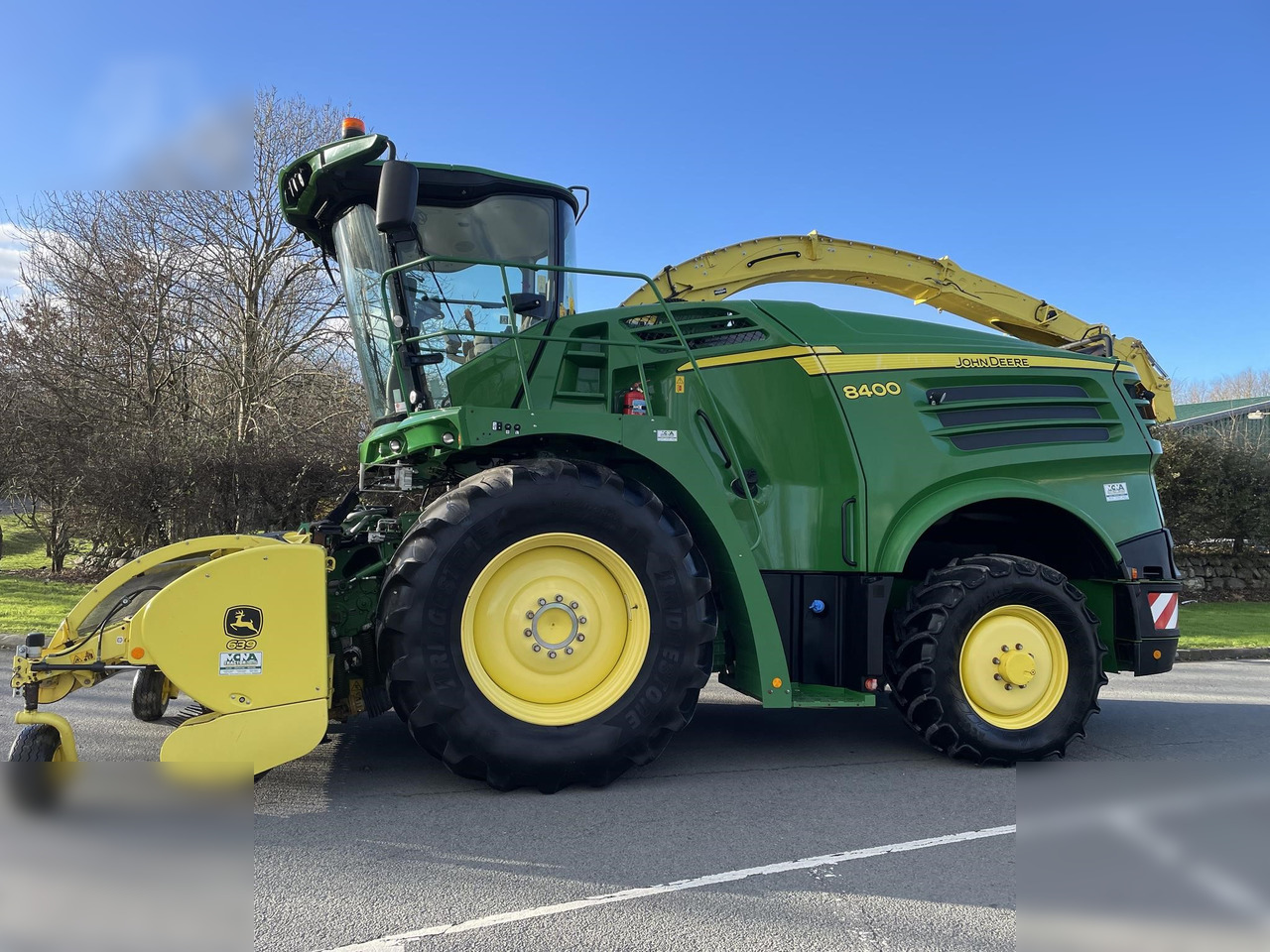 2018 JOHN DEERE 8400 - Feldhäcksler: das Bild 2 2018 JOHN DEERE 8400 - Feldhäcksler: das Bild 2