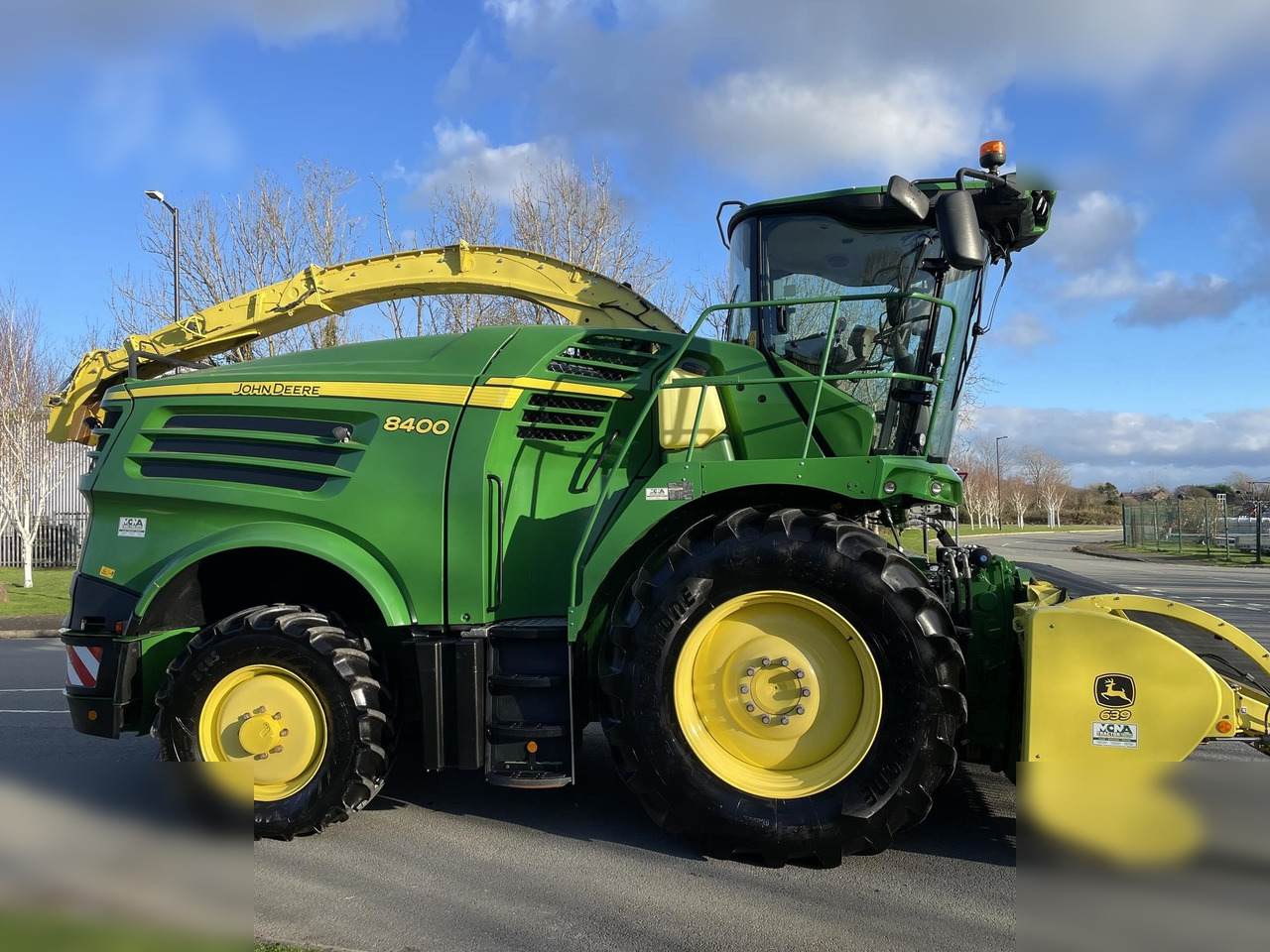 2018 JOHN DEERE 8400 - Feldhäcksler: das Bild 1 2018 JOHN DEERE 8400 - Feldhäcksler: das Bild 1