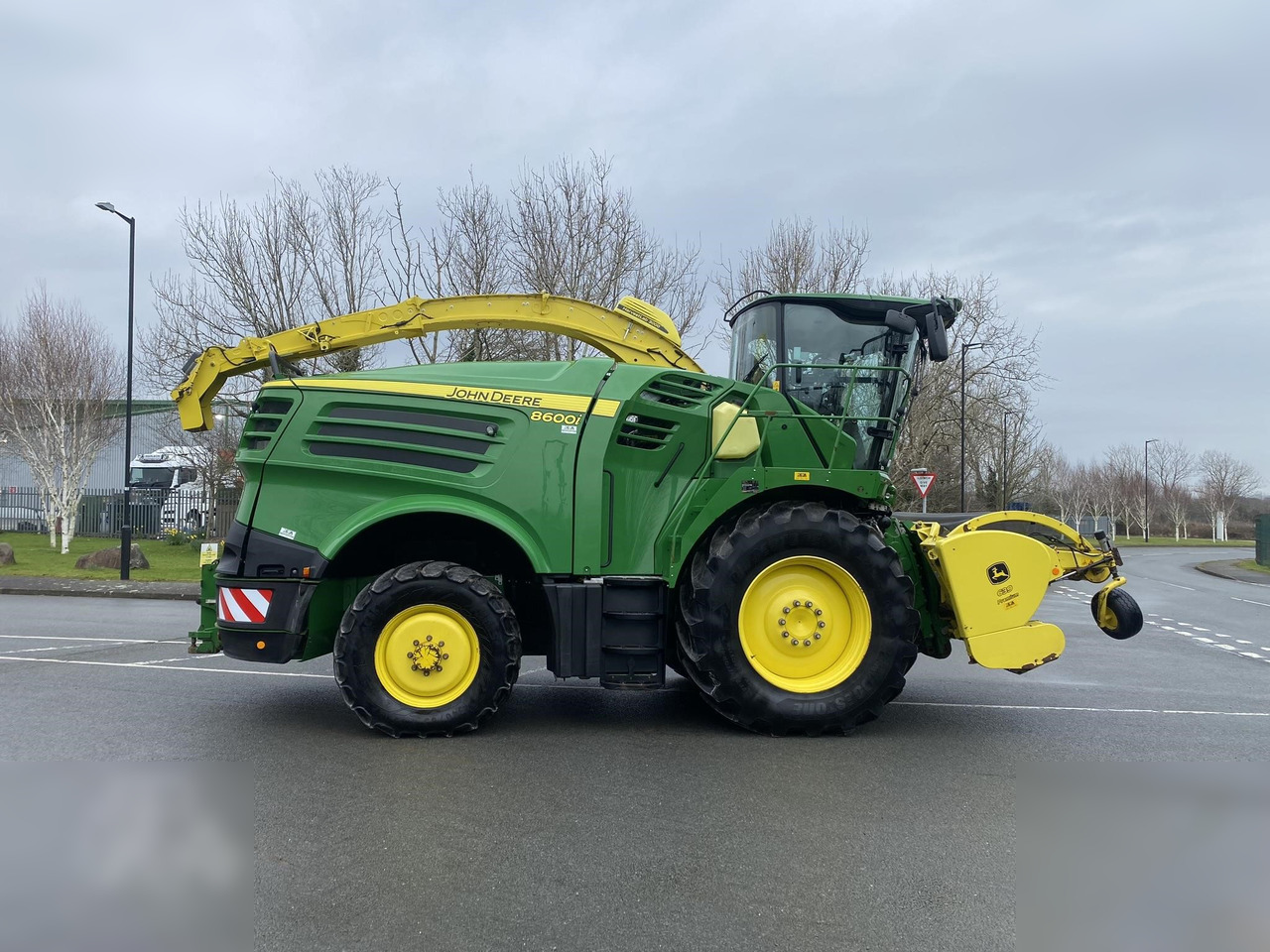 2020 JOHN DEERE 8600 - Feldhäcksler: das Bild 4 2020 JOHN DEERE 8600 - Feldhäcksler: das Bild 4