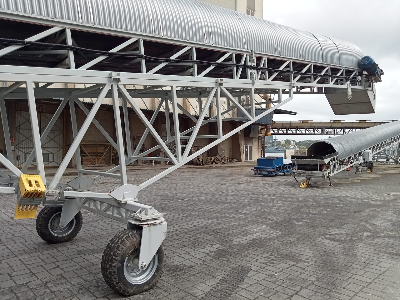 - Förderband: das Bild 2 - Förderband: das Bild 2