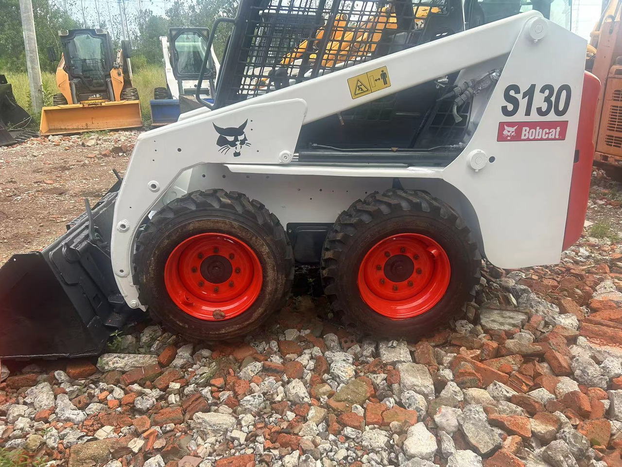 BOBCAT S130 skid steer loader Mining/Agriculture/Urban Construction - Kompaktlader: das Bild 3 BOBCAT S130 skid steer loader Mining/Agriculture/Urban Construction - Kompaktlader: das Bild 3