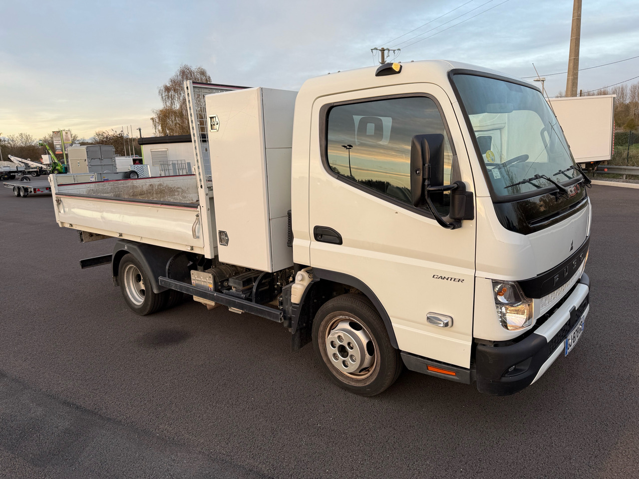 Mitsubishi Canter Fuso - Kipper Transporter: das Bild 1 Mitsubishi Canter Fuso - Kipper Transporter: das Bild 1