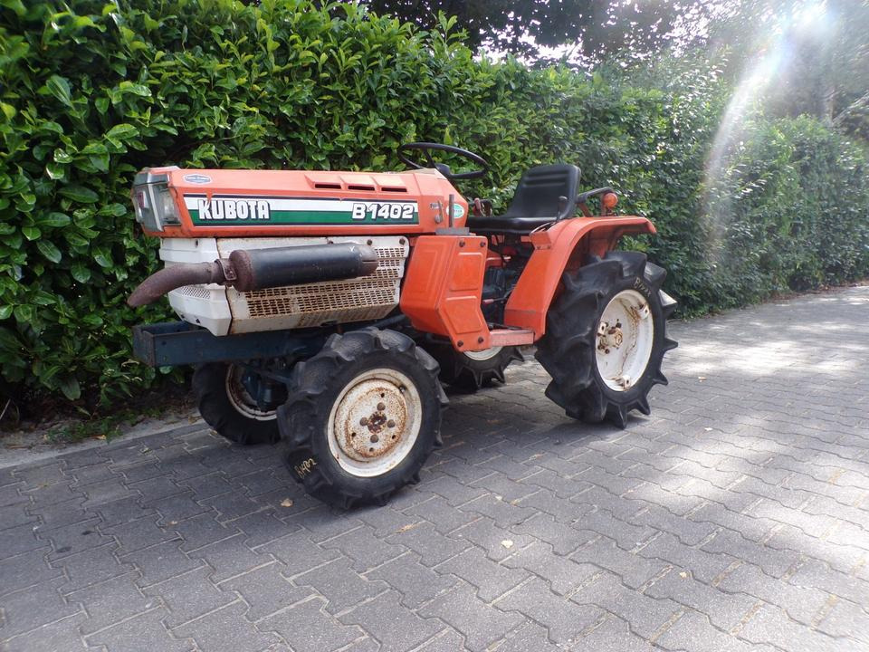 Kleintraktor Kubota B1402 - Kleintraktor: das Bild 1 Kleintraktor Kubota B1402 - Kleintraktor: das Bild 1