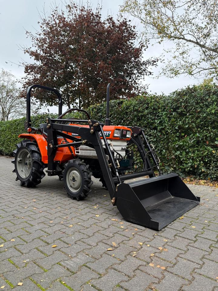 Kleintraktor Kubota B1502DT mit Frontlader ab 125 € pro Monat. - Kleintraktor: das Bild 2 Kleintraktor Kubota B1502DT mit Frontlader ab 125 € pro Monat. - Kleintraktor: das Bild 2