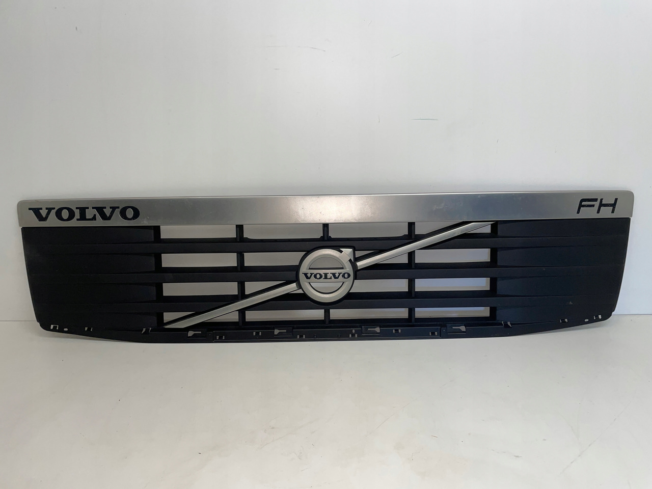 GRILL MASKI ATRAPA VOLVO FH13 FH 13 82255255 - Motorhaube für LKW: das Bild 1 GRILL MASKI ATRAPA VOLVO FH13 FH 13 82255255 - Motorhaube für LKW: das Bild 1