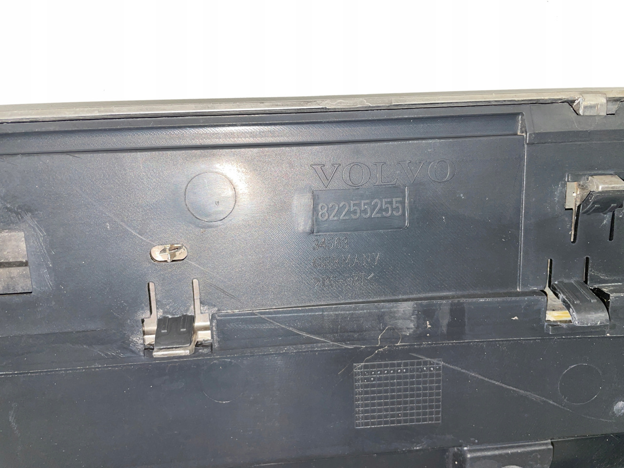 GRILL MASKI ATRAPA VOLVO FH13 FH 13 82255255 - Motorhaube für LKW: das Bild 3 GRILL MASKI ATRAPA VOLVO FH13 FH 13 82255255 - Motorhaube für LKW: das Bild 3