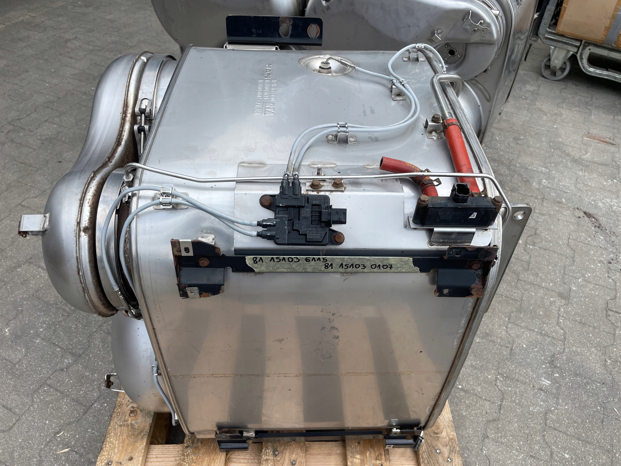 KATALIZATOR MAN TGX TGS EURO 6 DPF TŁUMIK WYDECH 81151036115 - Auspuff für LKW: das Bild 2 KATALIZATOR MAN TGX TGS EURO 6 DPF TŁUMIK WYDECH 81151036115 - Auspuff für LKW: das Bild 2