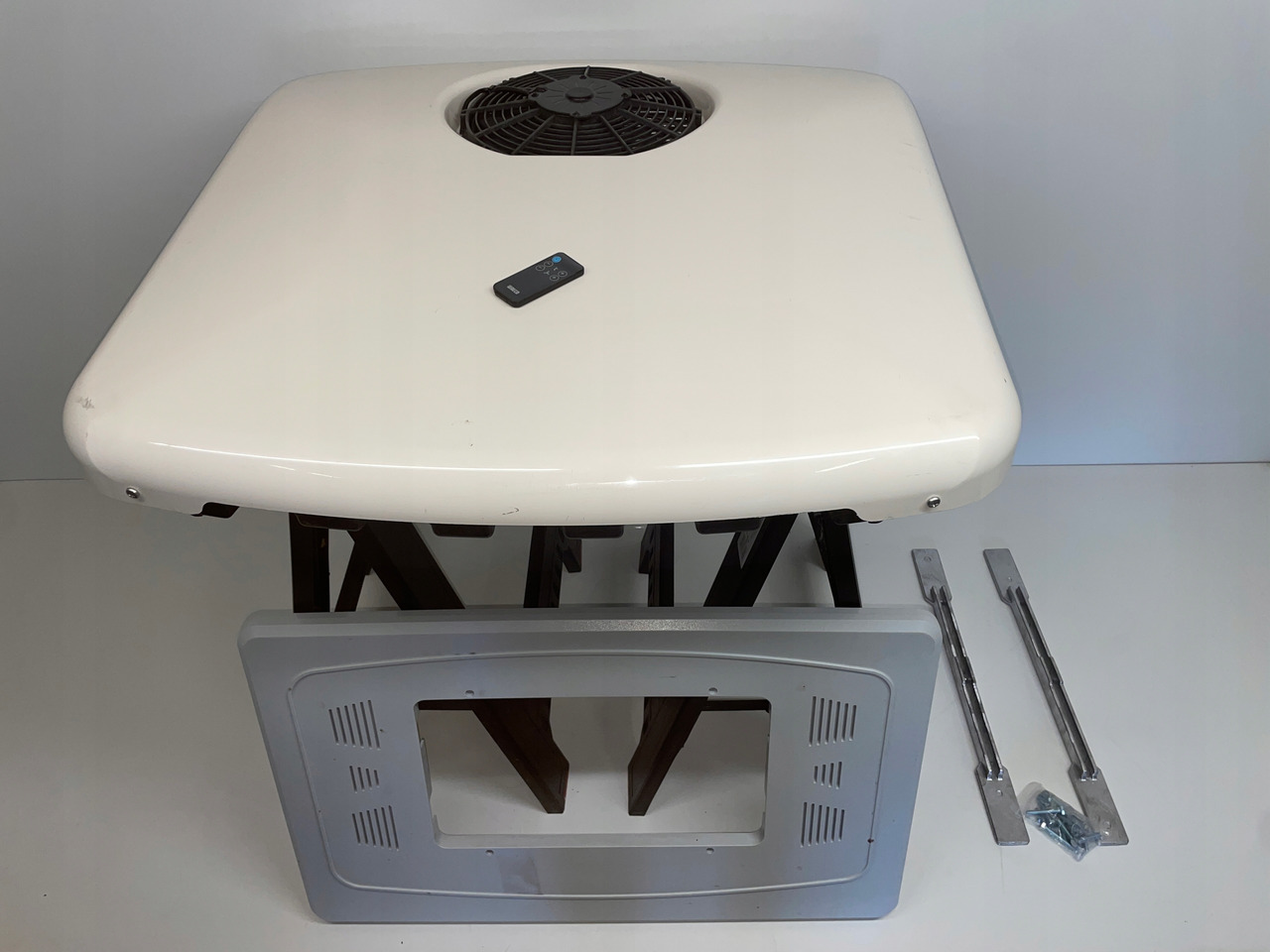 KLIMATYZACJA POSTOJOWA PILOT SLIMCOOL FACTORY PREP DAF SCANIA MC1507523 - Klimakompressor für LKW: das Bild 1 KLIMATYZACJA POSTOJOWA PILOT SLIMCOOL FACTORY PREP DAF SCANIA MC1507523 - Klimakompressor für LKW: das Bild 1