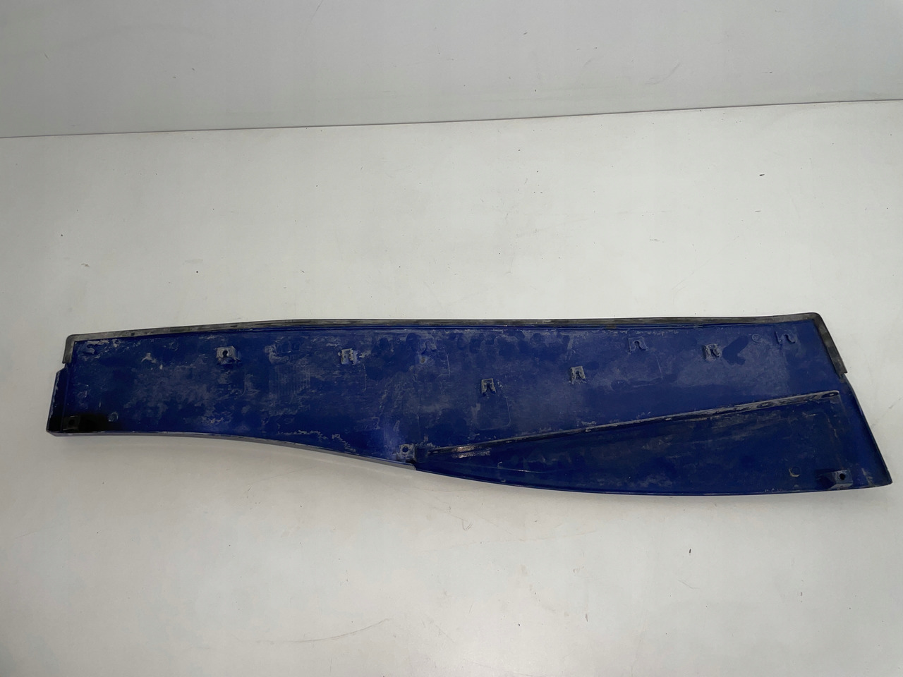 PRZEDŁUŻENIE LISTWA DRZWI IVECO STRALIS HI-WAY 26010 - Tür und Teile für LKW: das Bild 2 PRZEDŁUŻENIE LISTWA DRZWI IVECO STRALIS HI-WAY 26010 - Tür und Teile für LKW: das Bild 2