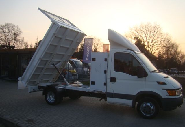 Iveco DAILY 40 C 12 - Kipper Transporter: das Bild 4 Iveco DAILY 40 C 12 - Kipper Transporter: das Bild 4
