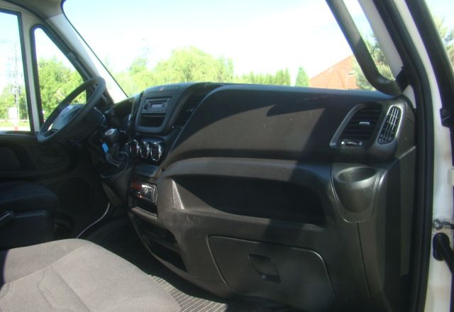 Koffer LKW Iveco DAILY 70 C 18 3.0TDI 5.45M WINDA 1000KG: das Bild 12