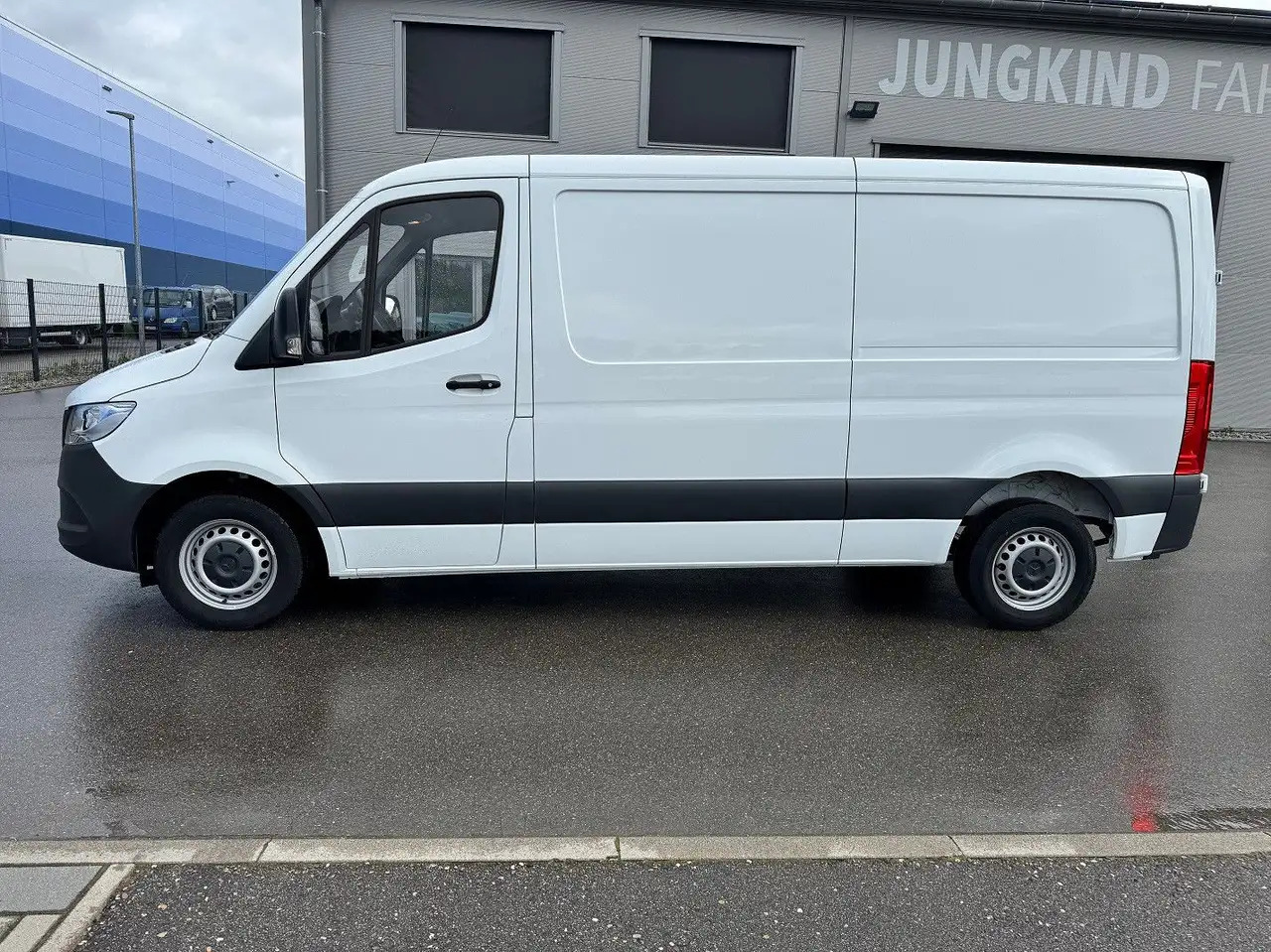 Mercedes-Benz Sprinter 215 CDI Flach Lang Klima FWD - Kastenwagen: das Bild 3 Mercedes-Benz Sprinter 215 CDI Flach Lang Klima FWD - Kastenwagen: das Bild 3