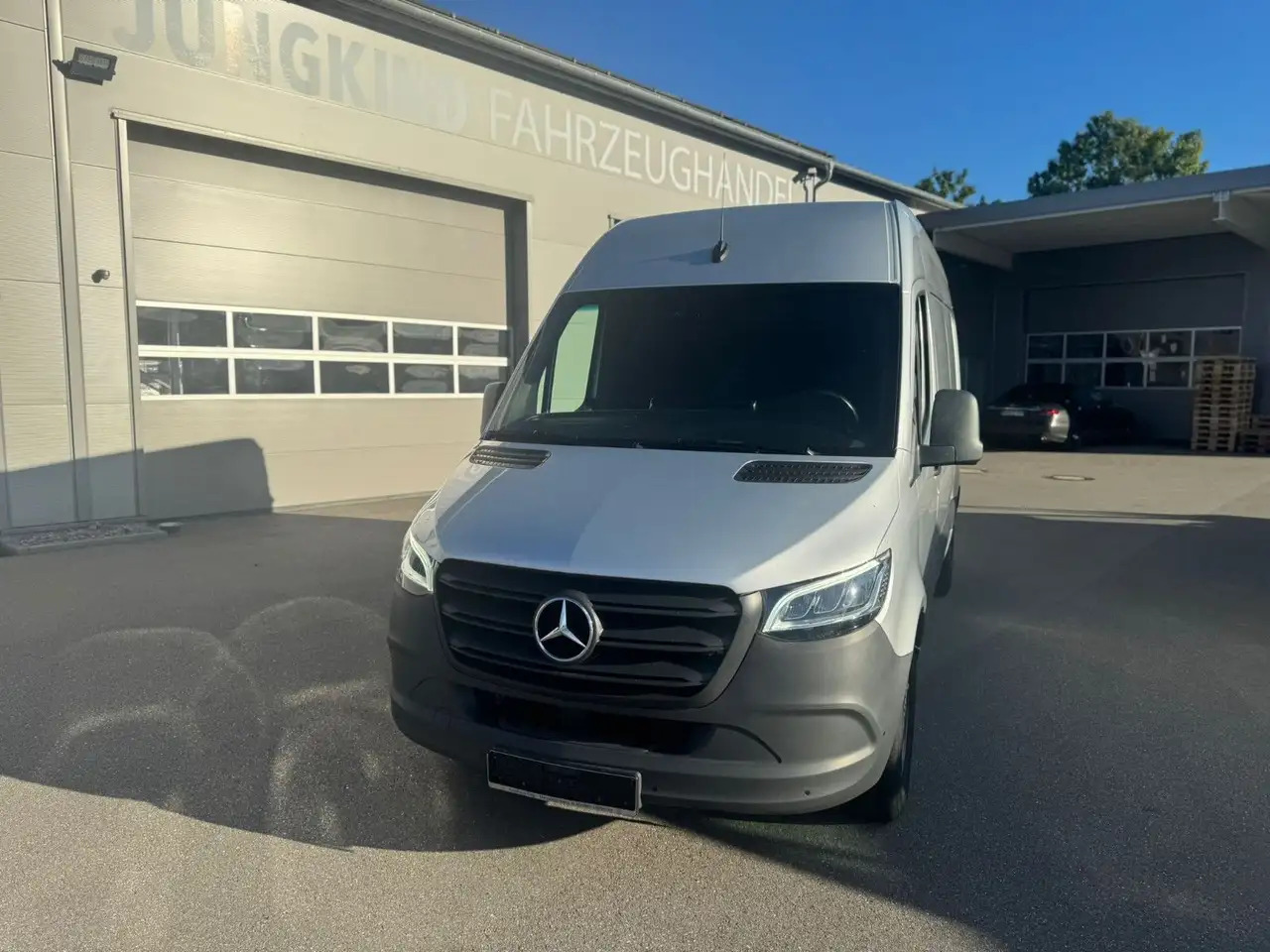 Mercedes-Benz Sprinter 317 CDI Lang Hoch Klima MBUX Silber LED - Kastenwagen: das Bild 3 Mercedes-Benz Sprinter 317 CDI Lang Hoch Klima MBUX Silber LED - Kastenwagen: das Bild 3