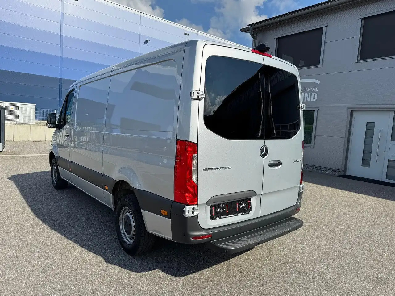 Mercedes-Benz Sprinter 317 CDI Lang Silber MBUX RWD Klima - Kastenwagen: das Bild 5 Mercedes-Benz Sprinter 317 CDI Lang Silber MBUX RWD Klima - Kastenwagen: das Bild 5