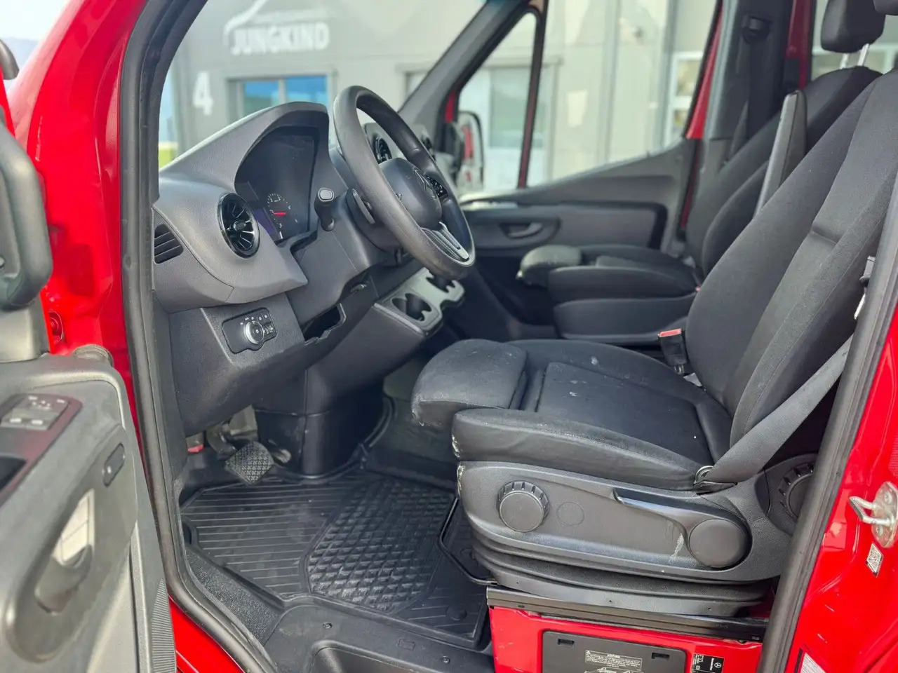 Mercedes-Benz Sprinter 317 CDI Maxi Lang Mixto AHK 3,5t MBUX - Kastenwagen, Transporter mit Doppelkabine: das Bild 4 Mercedes-Benz Sprinter 317 CDI Maxi Lang Mixto AHK 3,5t MBUX - Kastenwagen, Transporter mit Doppelkabine: das Bild 4