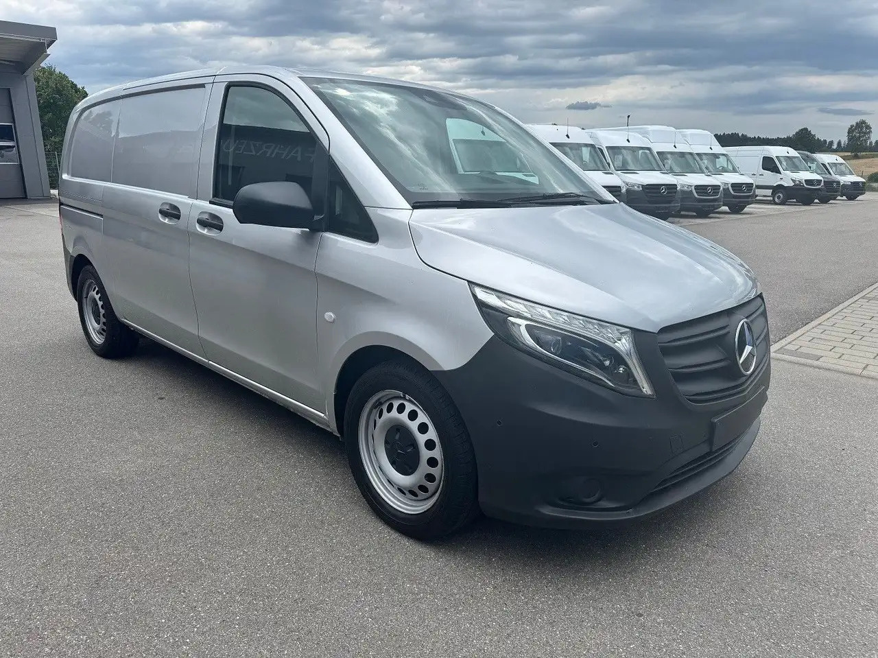 Mercedes-Benz Vito 114 CDI Kompakt Silber Klima Bott - Kastenwagen: das Bild 2 Mercedes-Benz Vito 114 CDI Kompakt Silber Klima Bott - Kastenwagen: das Bild 2