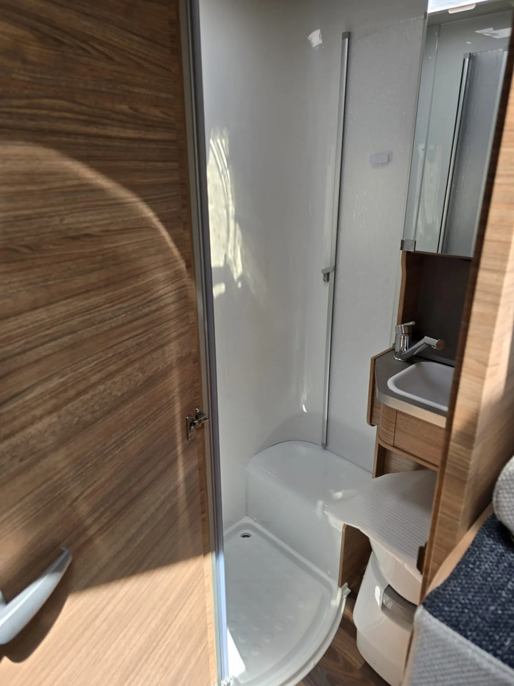 Alkoven Wohnmobil Weinsberg CaraHome 550 MG Markise, AHK, LED: das Bild 19 Alkoven Wohnmobil Weinsberg CaraHome 550 MG Markise, AHK, LED: das Bild 19