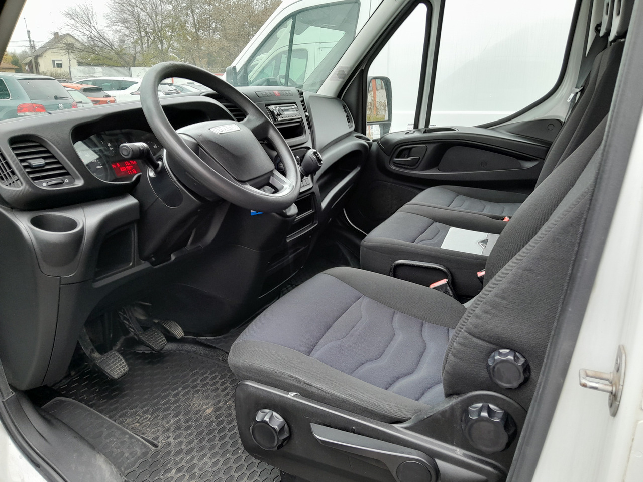 IVECO Daily 35S14 - Koffer Transporter: das Bild 5 IVECO Daily 35S14 - Koffer Transporter: das Bild 5