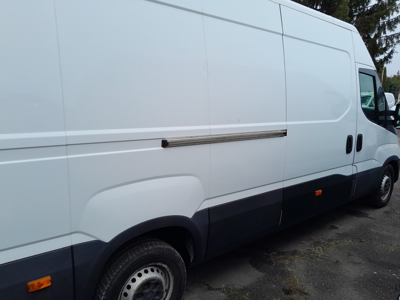 IVECO Daily 35S14 - Koffer Transporter: das Bild 4 IVECO Daily 35S14 - Koffer Transporter: das Bild 4