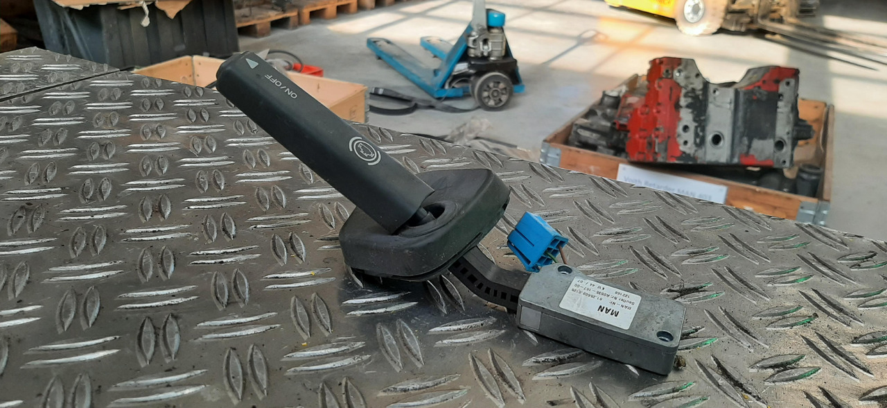 Lenkstockschalter für LKW Gebr. Lenkstockschalter / Lenkstockhebel Motorbremse, MAN , Artikel - Nr. : 81.25509 - 0125: das Bild 8