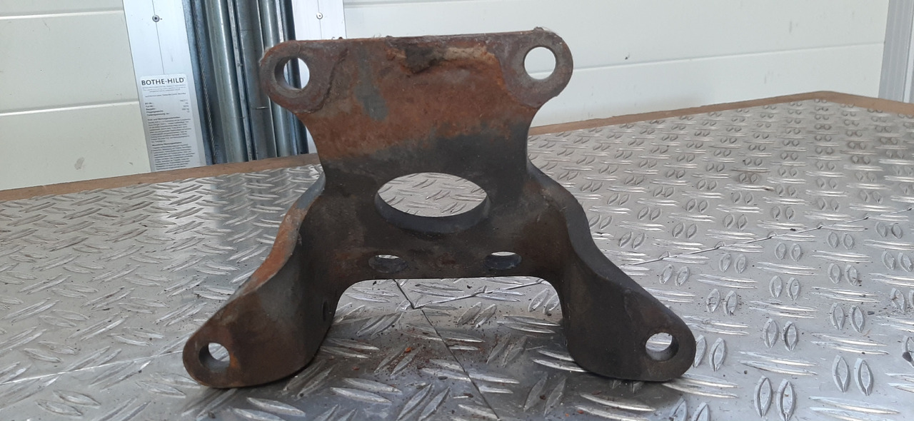Gebrauchte Motorhalterung, DB 1735 SK, Typ OM 442 LA, Artikel - Nr. : 81.99999 - 9999 - Motorlager für LKW: das Bild 1 Gebrauchte Motorhalterung, DB 1735 SK, Typ OM 442 LA, Artikel - Nr. : 81.99999 - 9999 - Motorlager für LKW: das Bild 1