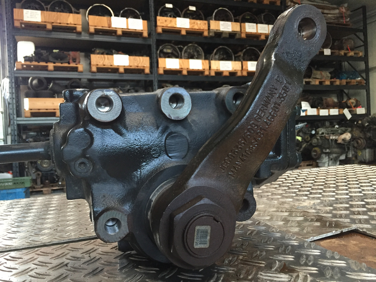 Gebrauchtes Lenkgetriebe, MAN TGM 15.280, Artikel - Nr. : 85.46200 - 6019 - Lenkgetriebe für LKW: das Bild 2 Gebrauchtes Lenkgetriebe, MAN TGM 15.280, Artikel - Nr. : 85.46200 - 6019 - Lenkgetriebe für LKW: das Bild 2