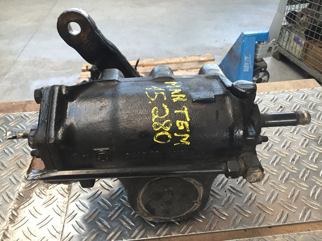 Gebrauchtes Lenkgetriebe, MAN TGM 15.280, Artikel - Nr. : 85.46200 - 6019 - Lenkgetriebe für LKW: das Bild 1 Gebrauchtes Lenkgetriebe, MAN TGM 15.280, Artikel - Nr. : 85.46200 - 6019 - Lenkgetriebe für LKW: das Bild 1