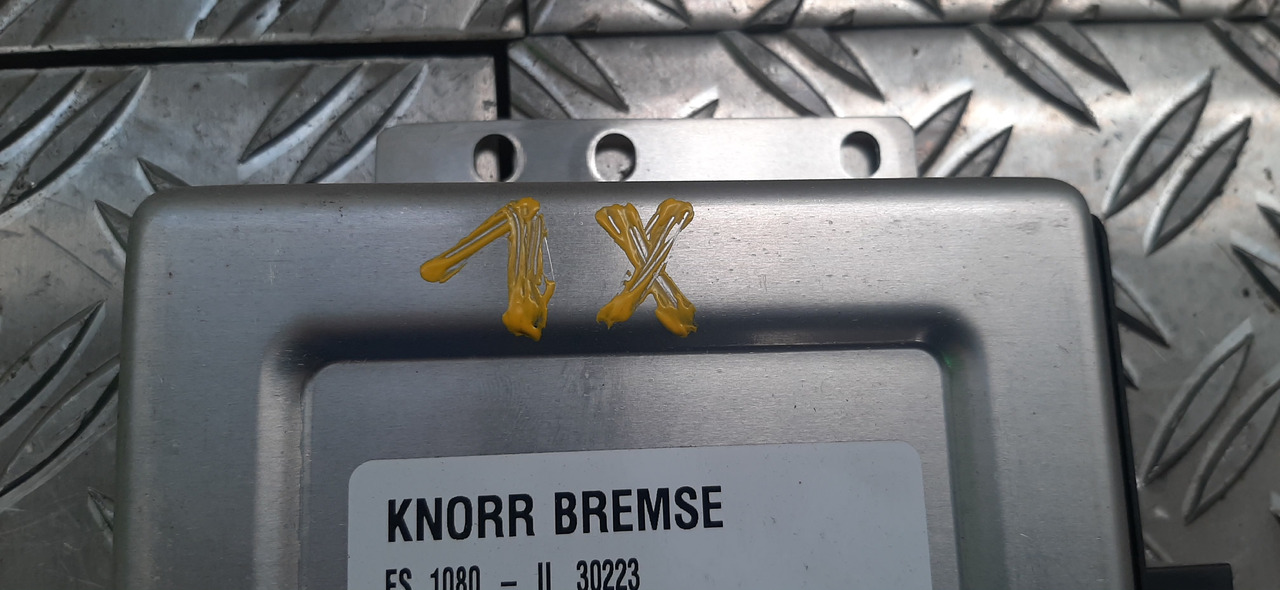 Gebrauchtes MB Atego, Knorr Bremse ABS Motorsteuergerät, Artikel - Nr. : A 000446 33 14 - Steuergerät für LKW: das Bild 4 Gebrauchtes MB Atego, Knorr Bremse ABS Motorsteuergerät, Artikel - Nr. : A 000446 33 14 - Steuergerät für LKW: das Bild 4