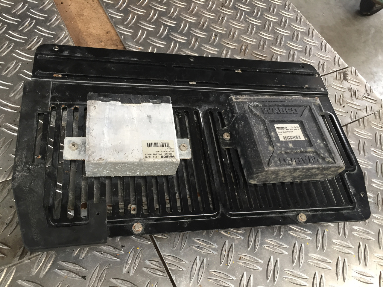 Gebrauchtes Steuergerät WABCO ECAS - Elektronik, 24 V, Artikel - Nr. : 115 45 / 98 - Steuergerät für LKW: das Bild 3 Gebrauchtes Steuergerät WABCO ECAS - Elektronik, 24 V, Artikel - Nr. : 115 45 / 98 - Steuergerät für LKW: das Bild 3