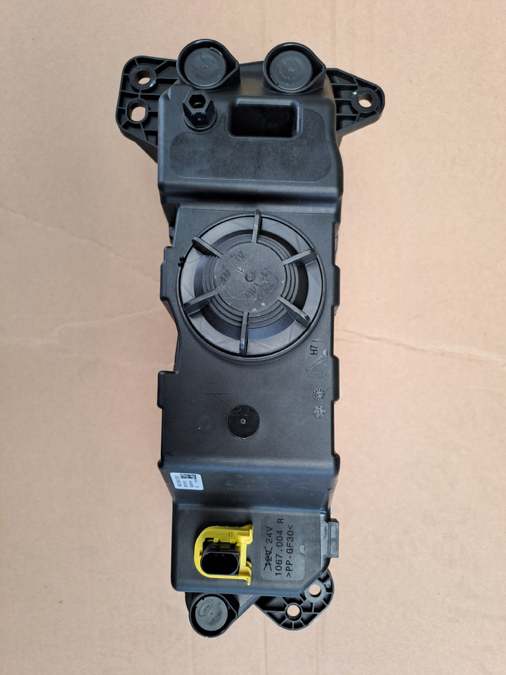 Neuwertiger Nebelscheinwerfer MAN TG3 rechts, Artikel - Nr. : 81.25204 - 0002 / 0001 - Nebelscheinwerfer für LKW: das Bild 4 Neuwertiger Nebelscheinwerfer MAN TG3 rechts, Artikel - Nr. : 81.25204 - 0002 / 0001 - Nebelscheinwerfer für LKW: das Bild 4