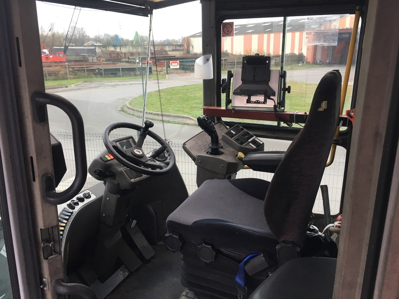 KALMAR DRD 450 80 S5XS - Reach stacker: das Bild 5 KALMAR DRD 450 80 S5XS - Reach stacker: das Bild 5