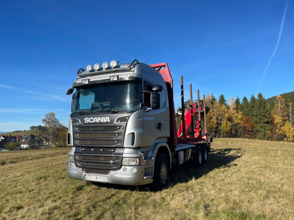 SCANIA R560 - Holztransporter, Autokran: das Bild 4 SCANIA R560 - Holztransporter, Autokran: das Bild 4