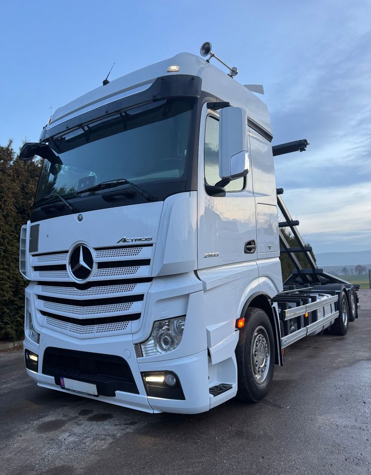 Mercedes-Benz ACTROS / 2553 / ACC / E 6 / MP 5 /TIPPER, BDF ,WYWROT / RETARDER/ GIGA SPACE/Niski Przebieg 366 Tys Km! ASO - Koffer LKW: das Bild 1 Mercedes-Benz ACTROS / 2553 / ACC / E 6 / MP 5 /TIPPER, BDF ,WYWROT / RETARDER/ GIGA SPACE/Niski Przebieg 366 Tys Km! ASO - Koffer LKW: das Bild 1