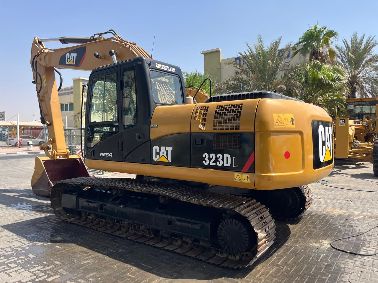 CATERPILLAR 323DL - Kettenbagger: das Bild 1 CATERPILLAR 323DL - Kettenbagger: das Bild 1