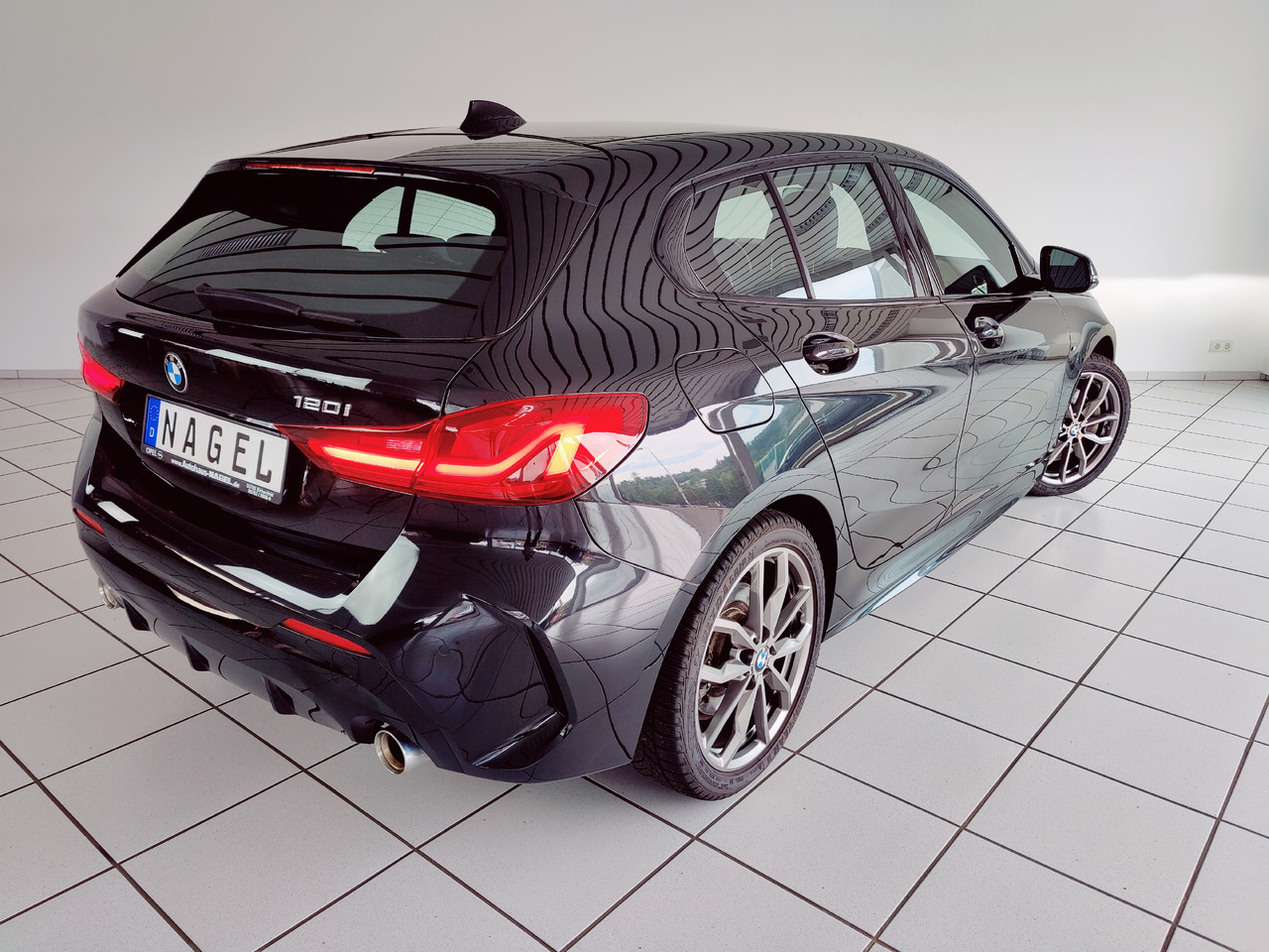 BMW 120 i M Sport RTTI LiveCockpit Head-up Navi - Limousine: das Bild 5 BMW 120 i M Sport RTTI LiveCockpit Head-up Navi - Limousine: das Bild 5
