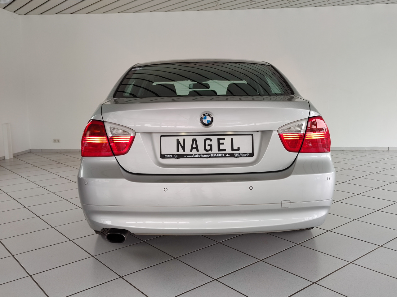 BMW 320i Audiosystem Professional, Automatik, PDC, Licht-Paket - Limousine: das Bild 4 BMW 320i Audiosystem Professional, Automatik, PDC, Licht-Paket - Limousine: das Bild 4