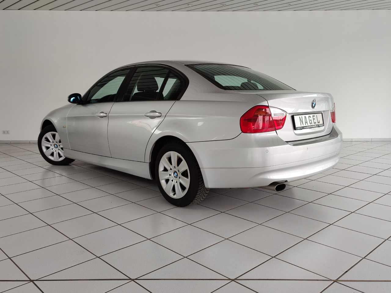 BMW 320i Audiosystem Professional, Automatik, PDC, Licht-Paket - Limousine: das Bild 3 BMW 320i Audiosystem Professional, Automatik, PDC, Licht-Paket - Limousine: das Bild 3