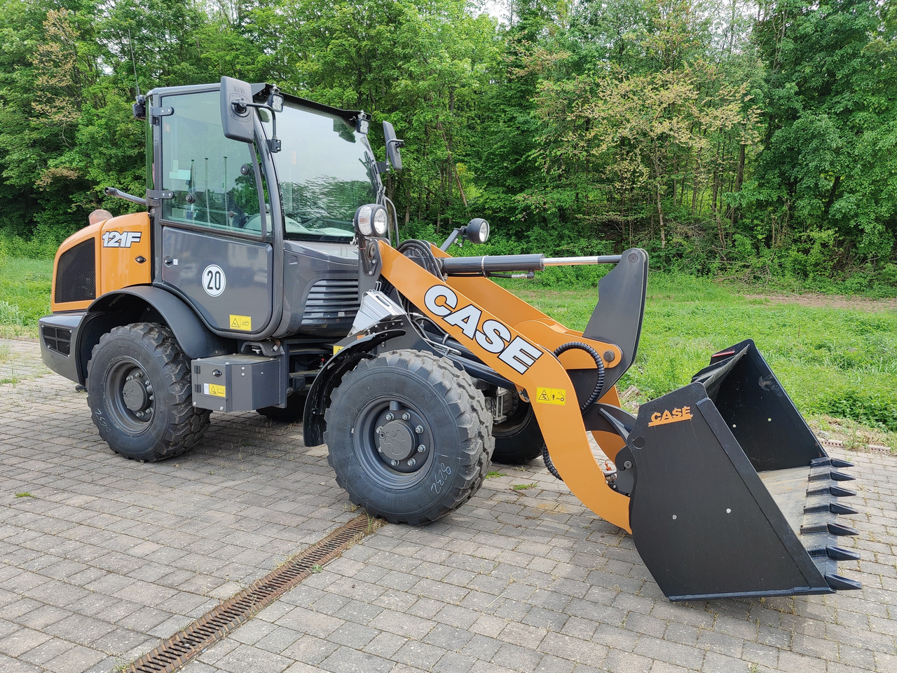 Case 121F STD ZB Radlader mit Schaufel ZB Kabine Klima HZG - Radlader: das Bild 2 Case 121F STD ZB Radlader mit Schaufel ZB Kabine Klima HZG - Radlader: das Bild 2