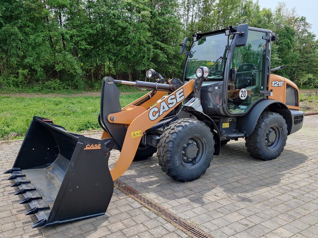 Case 121F STD ZB Radlader mit Schaufel ZB Kabine Klima HZG - Radlader: das Bild 1 Case 121F STD ZB Radlader mit Schaufel ZB Kabine Klima HZG - Radlader: das Bild 1