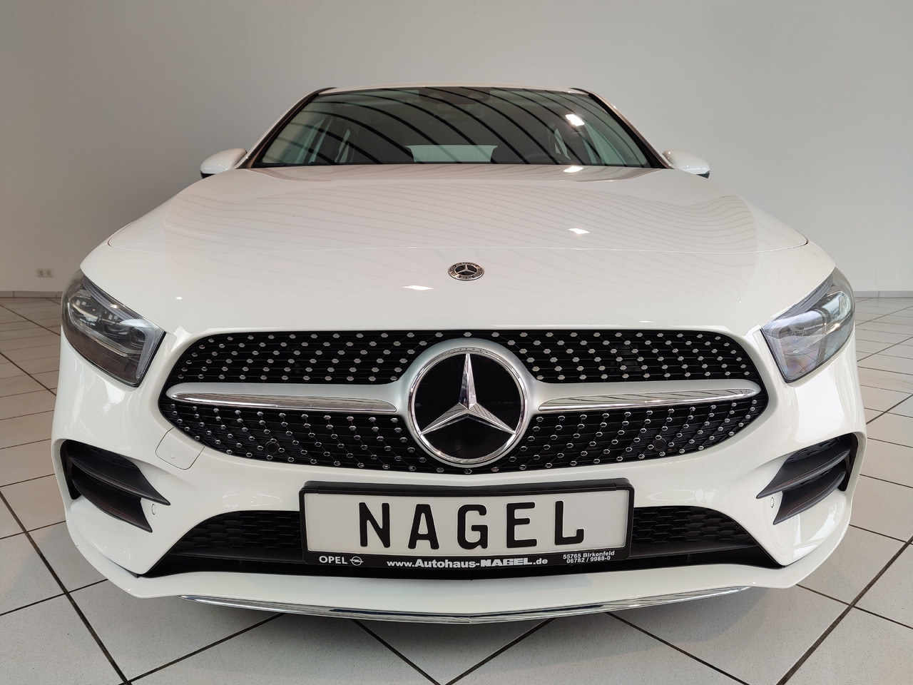 Mercedes-Benz A 200 7G-DCT AMG Line Kamera Navi LED SHZ - Limousine: das Bild 3 Mercedes-Benz A 200 7G-DCT AMG Line Kamera Navi LED SHZ - Limousine: das Bild 3