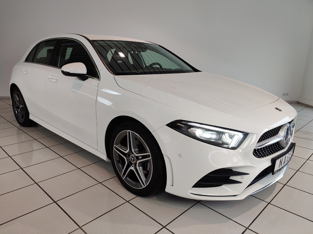 Mercedes-Benz A 200 7G-DCT AMG Line Kamera Navi LED SHZ - Limousine: das Bild 2 Mercedes-Benz A 200 7G-DCT AMG Line Kamera Navi LED SHZ - Limousine: das Bild 2