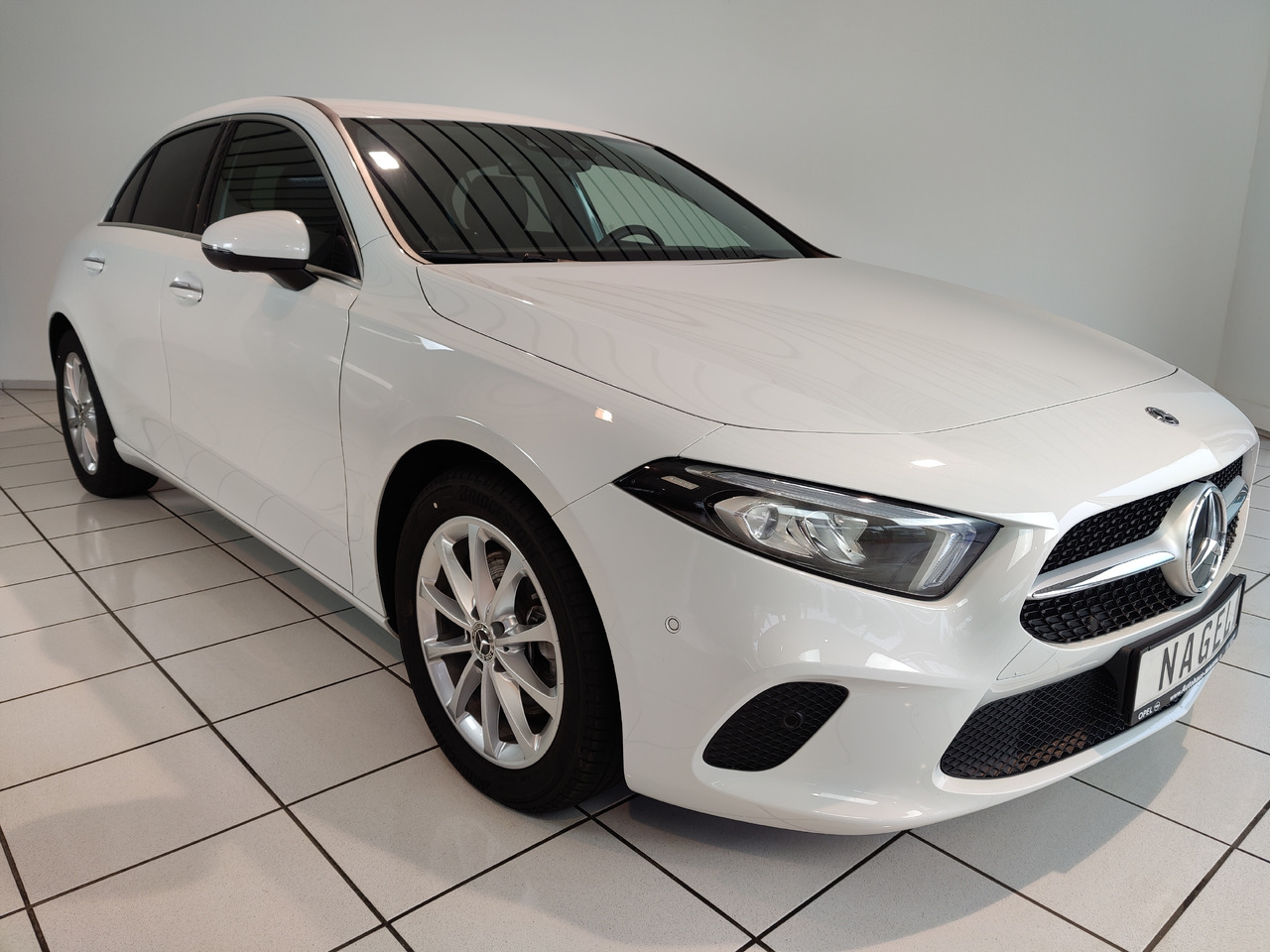 Mercedes-Benz A 220 7G-DCT Progressive Navi LED DAB Sondsystem - Kombi: das Bild 2 Mercedes-Benz A 220 7G-DCT Progressive Navi LED DAB Sondsystem - Kombi: das Bild 2