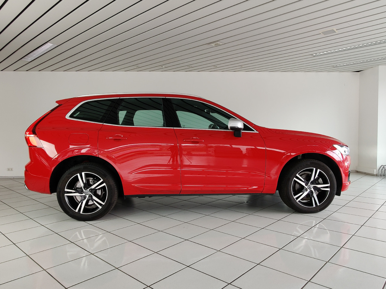 Volvo XC60 R Design AWD 228kW 360°Kam Pano Head-Up CD Apple - SUV/ Geländewagen: das Bild 5 Volvo XC60 R Design AWD 228kW 360°Kam Pano Head-Up CD Apple - SUV/ Geländewagen: das Bild 5